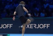 Andrey Rublev si lascia andare alla frustrazione durante la partita contro Carlos Alcaraz alle ATP Finals (Video)