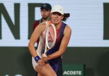 Swiatek vince dopo una dura battaglia contro Naomi Osaka e avanza al terzo turno del Roland Garros. La polacca ha annullato anche un match point