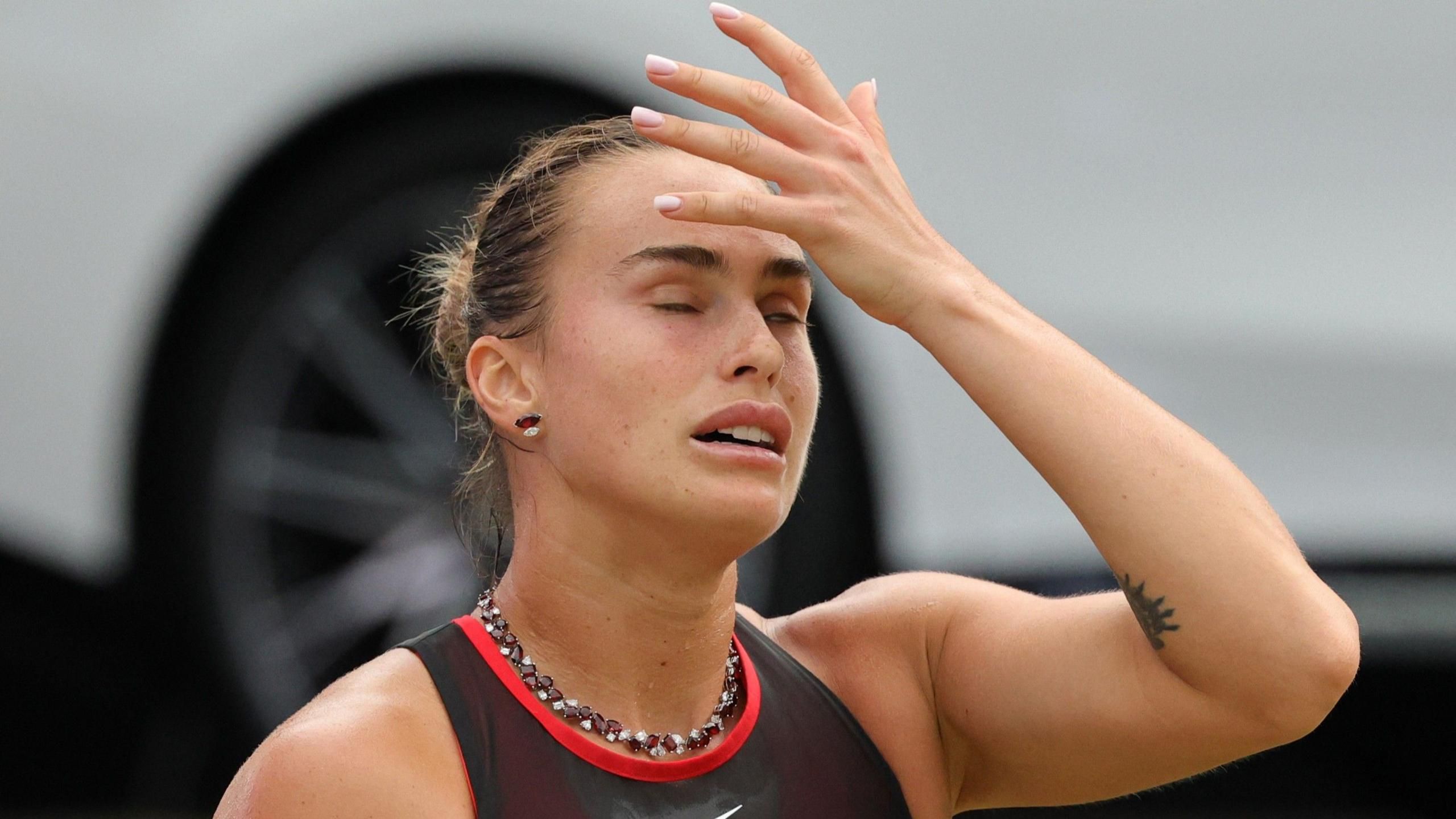 Aryna Sabalenka, un momento difficile per la n.1