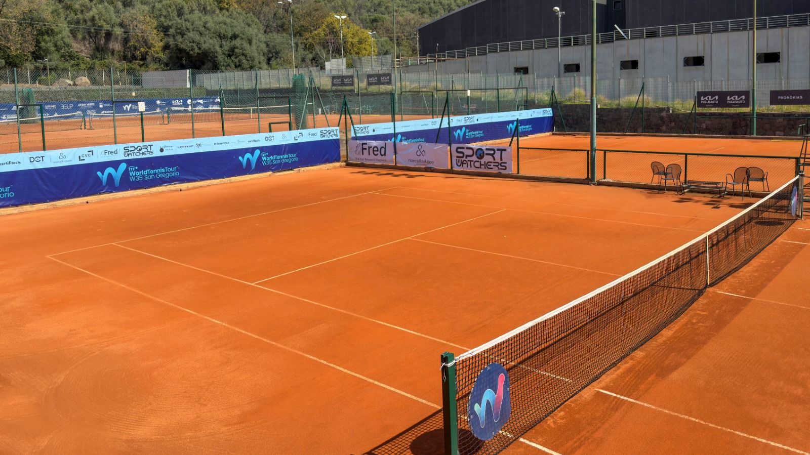 Roland Garros, ma non solo. Anche all'ITF di San Gregorio di Catania si discute di tennis a "temperature estreme". Scelta la via dei match anche in prima serata