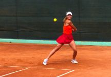 Prima il sole, poi una fitta pioggia che ferma e rallenta il programma della seconda giornata del Torneo ITF “Città di Santa Croce”