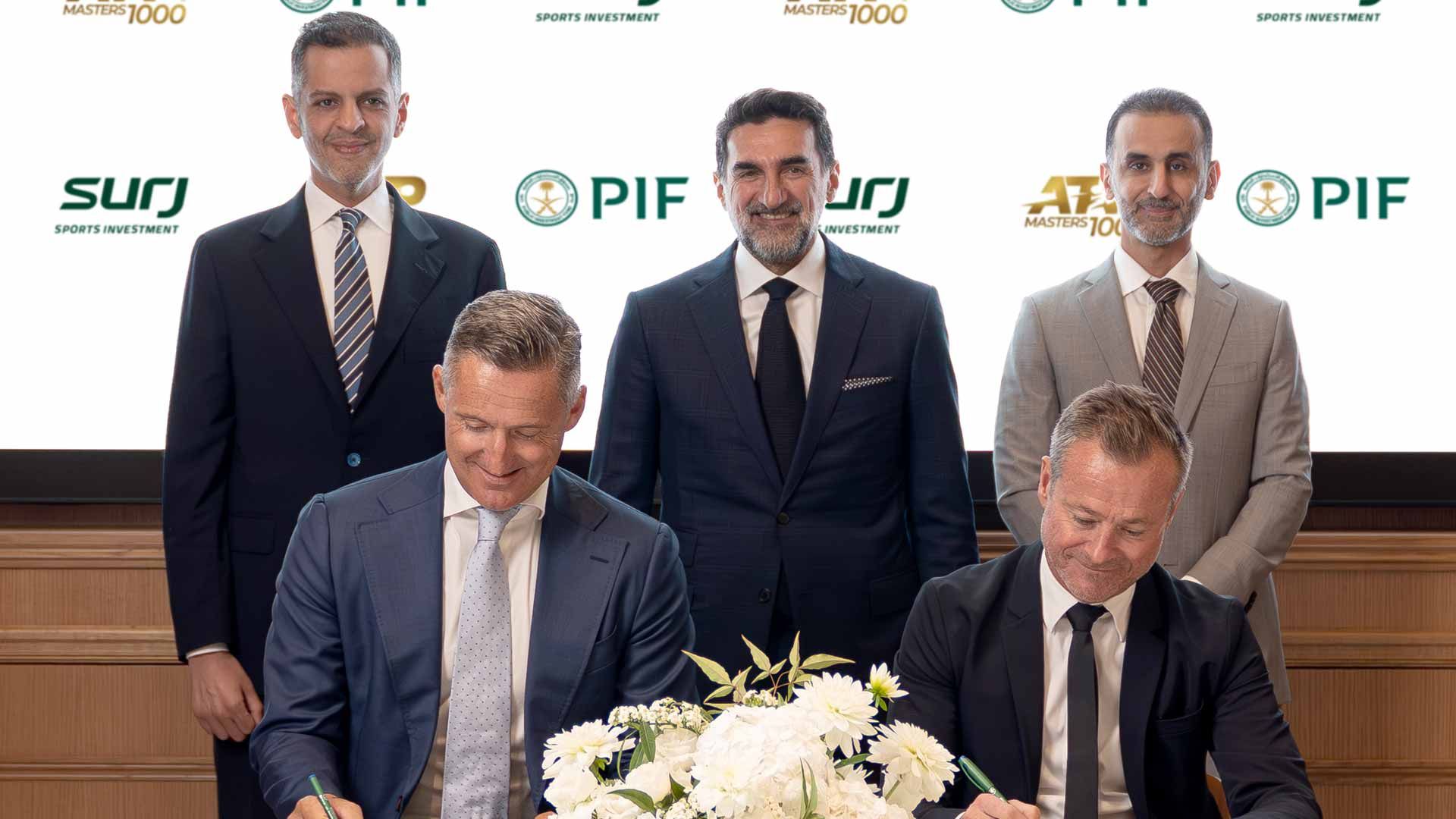 La firma dell'accordo tra ATP e PIF (foto ATP.com)