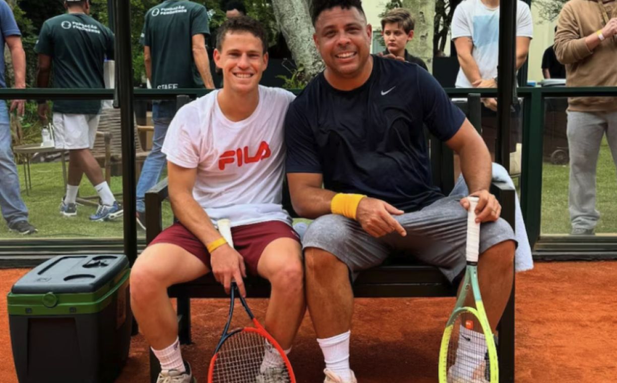 L'immagine virale "Schwartzman e Ronaldo insieme in campo per 'Fenomenos