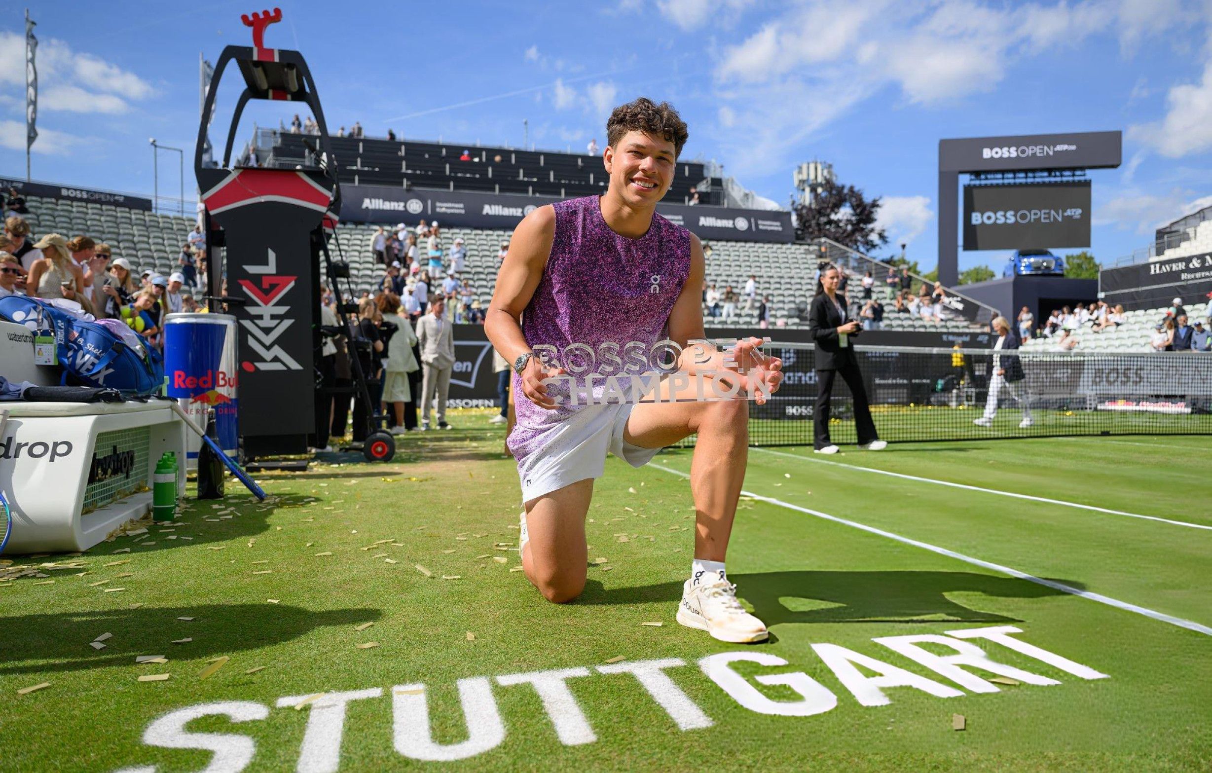 Ben Shelton mostra il trofeo di Stoccarda - Foto Getty Images