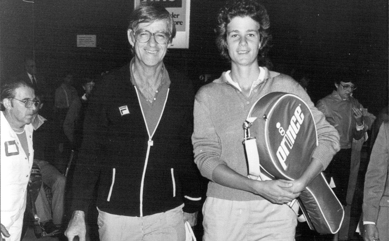 Pam Shriver and Don Candy arriving in Sydney in 1982 - CREDIT: FAIRFAX MEDIA ARCHIVE