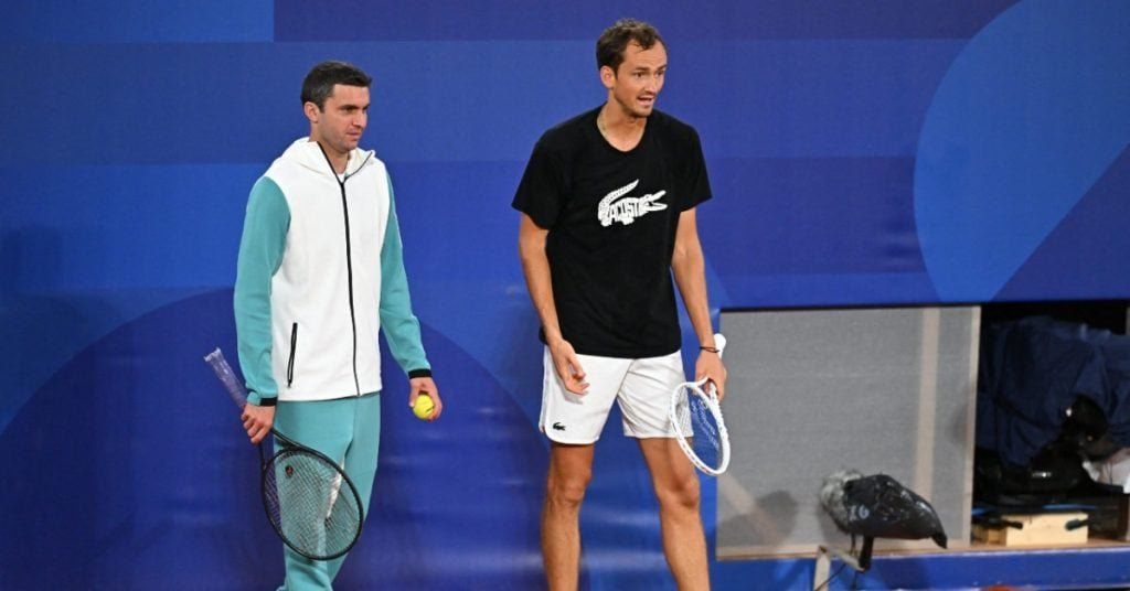 Gilles Simon insieme a Daniil Medvedev durante la loro collaborazione