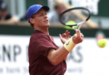 Sinner spiazza tutti al Roland Garros: “Nessuna ragazza, ero a Copenaghen per lavoro (Video)
