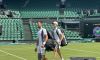 Sinner sfida Djokovic in allenamento: il Centre Court assaggia la magia di Wimbledon. L’azzurro vince il set di prova per 6-3. Djokovic verso il si a Wimbledon “Mi sento bene”