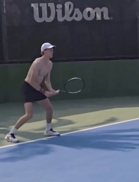 Jannik in allenamento a Dubai