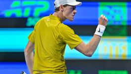 Jannik Sinner ai quarti a Doha: “La classifica è solo un numero” (Video partita)
