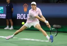 Spettacolo a Indian Wells: Sinner supera un ottimo Fonseca in due tiebreak, centra i quarti di finale
