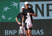 Sinner vicino ad Alcaraz dopo il forfait al Roland Garros: “Notizia molto triste, deve recuperare al 100%”