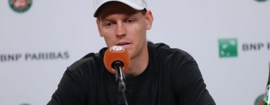 Jannik Sinner: “Non avevo energie, non trovavo una via d’uscita. Non ricordo l’ultima volta che mi sono sentito così debole” (Video partita)
