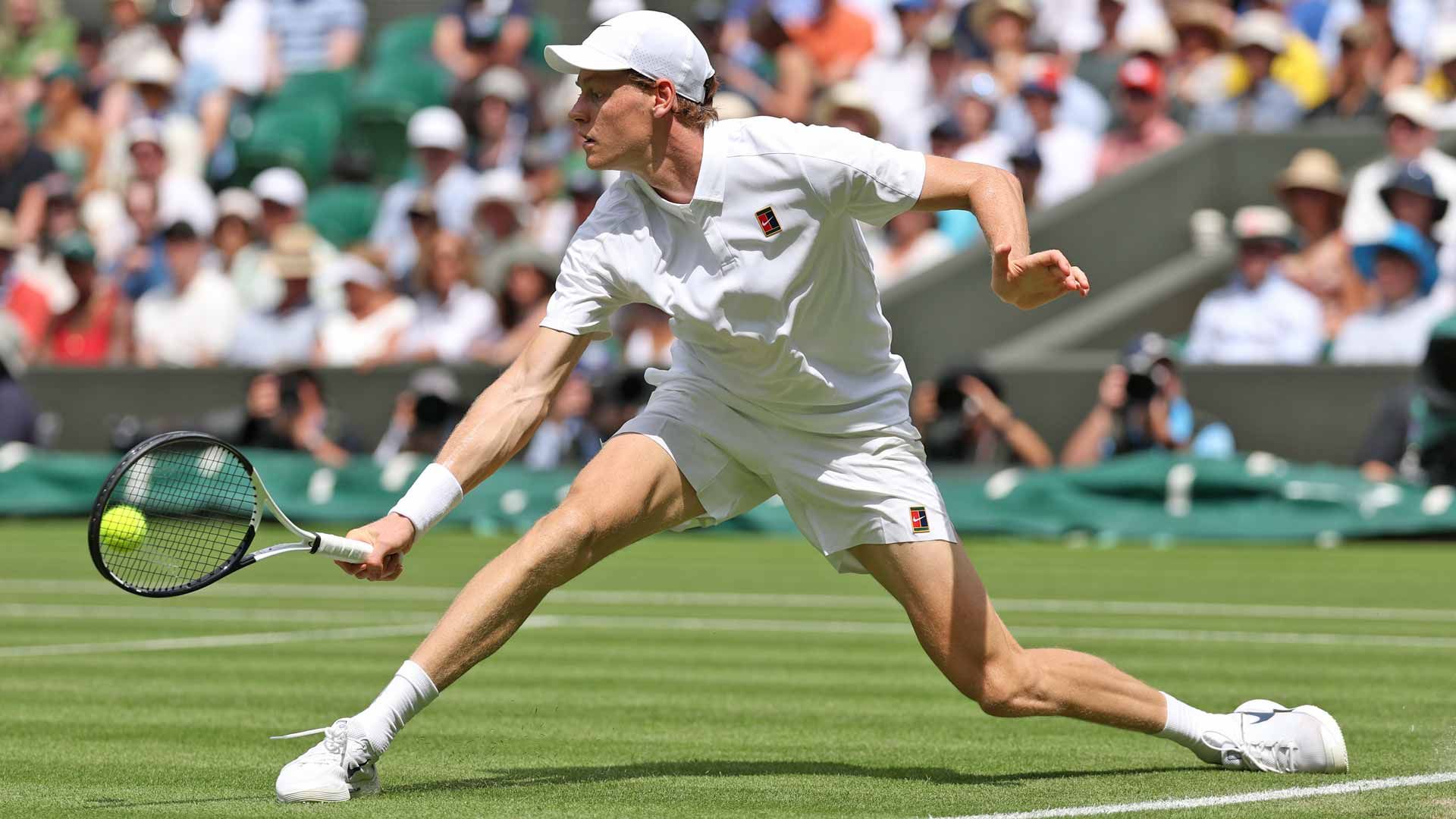 Sinner in campo nella scorsa edizione di Wimbledon