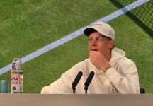 Sinner vede i progressi: “Un altro piccolo passo avanti”. Poi sorride: “Mamma e papà in Royal Box gliel’ho chiesto : Impossibile “