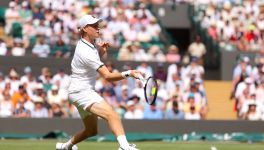 Mochizuki, che spettacolo! Ma Sinner impone la legge del più forte sull’aggressività e tennis offensivo del nipponico, centrando i quarti a Wimbledon