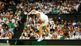 Sinner implacabile al servizio, doma Struff e vola in semifinale a Wimbledon