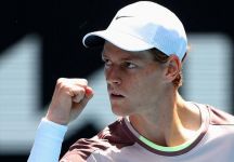 Jannik Sinner parla dopo l’accesso alla finale dell’Australian Open: “È stata una partita durissima. Ho giocato benissimo. Per due set lui ha sbagliato, mi ha dato la sensazione di non stare bene, ho spinto. Sono felice e devo stare tranquillo”( Video)