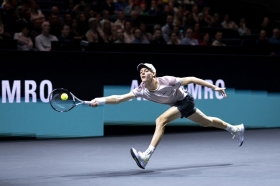 Jannik Sinner dopo l'accesso ai quarti nel torneo di Rotterdam: “quando non  giochi il tuo miglior tennis, è importante trovare un modo per vincere.  Solo un po' di indurimento muscolare al gomito” (