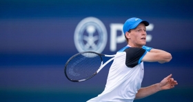 Sinner devastante, maltratta Medvedev in semifinale al Masters ...