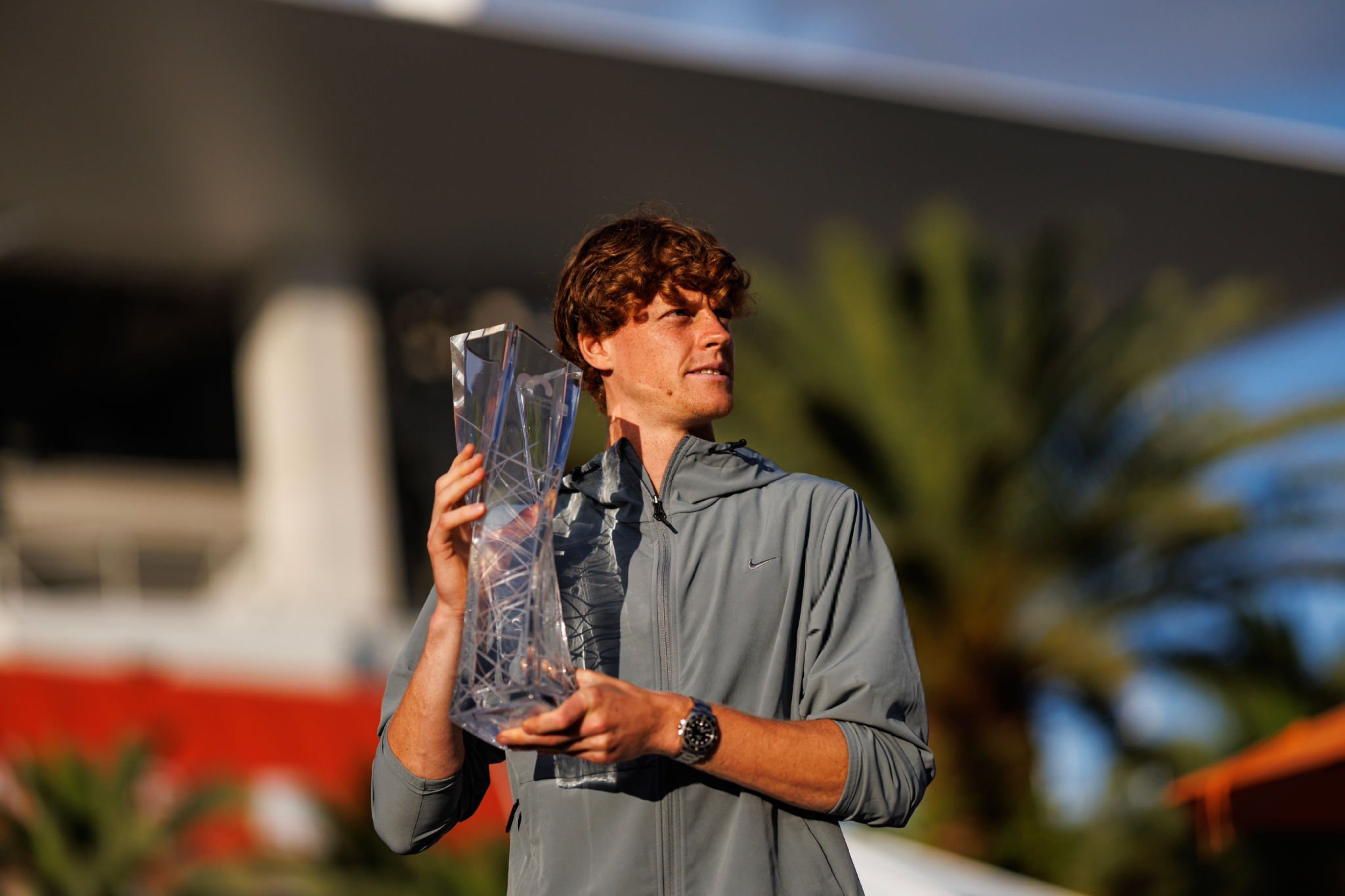 Jannik Sinner con il trofeo di Miami (foto Getty Images)