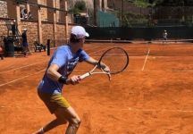 Jannik Sinner riprende gli allenamenti a Montecarlo in vista del Roland Garros. Poi mette una foto sui social e Parigi diventa più vicina