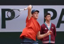 Sinner vola ai quarti di Roland Garros, ma che spavento l’avvio shock contro Moutet (Video)