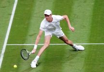 Wimbledon: Sinner lascia un set a Hanfmann, sarà derby con Berrettini al secondo turno. Paura per un brutto scivolone (e troppi nel match)