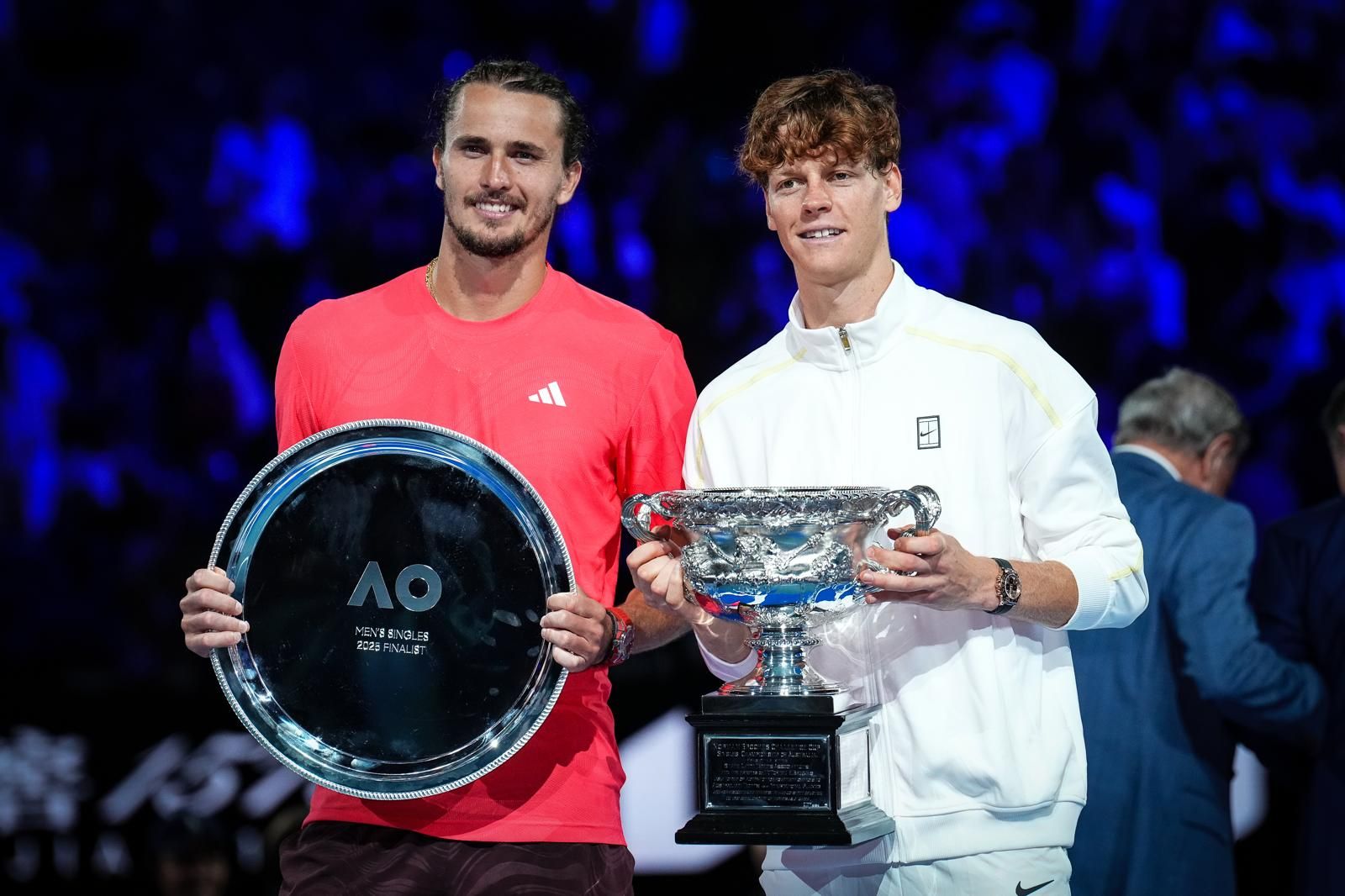 Sinner e Zverev durante la premiazione degli Australian Open 2025 (foto Brigitte Grassotti)