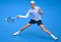 Sinner supera Mannarino in un match dai due volti (interrotto per quasi tre ore per la pioggia). È nei quarti al Masters 1000 di Cincinnati