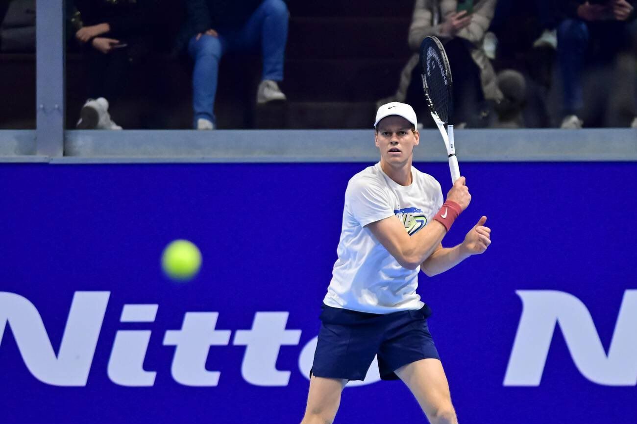 Sinner nel primo allenamento a Torino