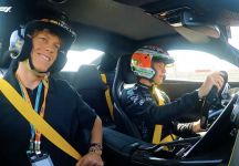 Jannik Sinner in pista con Kimi Antonelli a Yas Marina (Video)