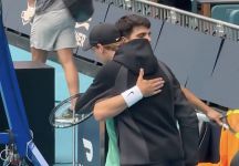 Abbracci e sorrisi, il saluto tra Sinner e Alcaraz e Miami (Video)