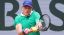 Sinner ai quarti: “Dentro di me c’è una tempesta, ma non bisogna mostrarlo”. L’azzurro rivela i cambiamenti tattici e la gestione emotiva: “Il tennis è molto mentale” (Sintesi video partita)