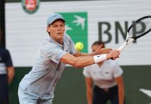 Roland Garros, Sinner parte bene e gestisce anche il caldo: “La pressione ci sarà sempre, se non la senti vuol dire che non ti importa” (Video partita)
