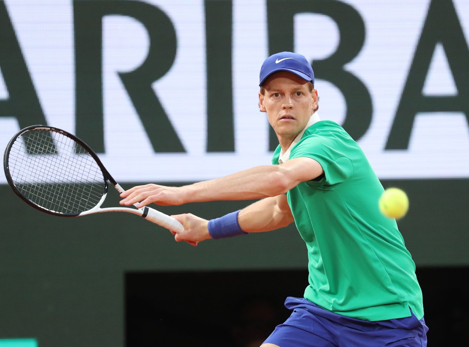 Jannik Sinner a Roland Garros 2025 (foto Patrick Boren)