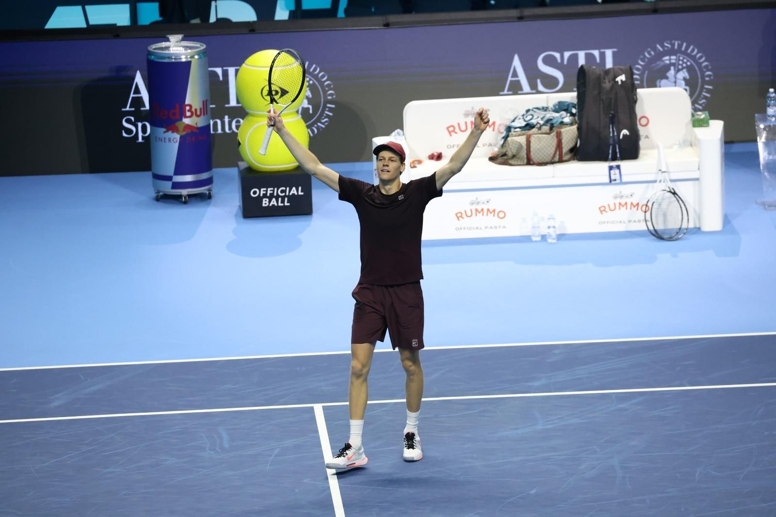 Jannik Sinner esulta a Torino (foto Brigitte Grassotti)