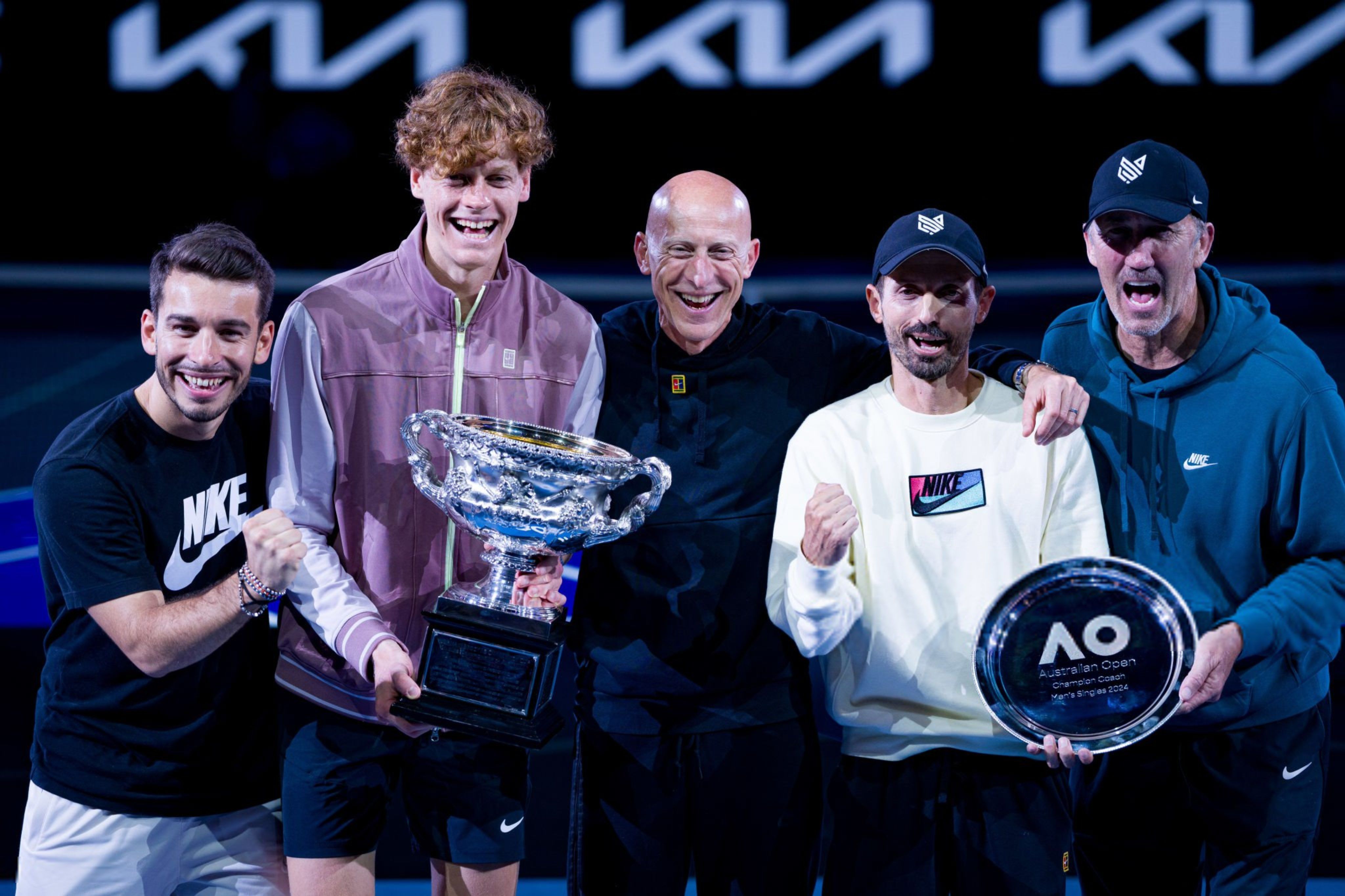 Sinner con tutto il team a Melbourne (foto Getty Images)