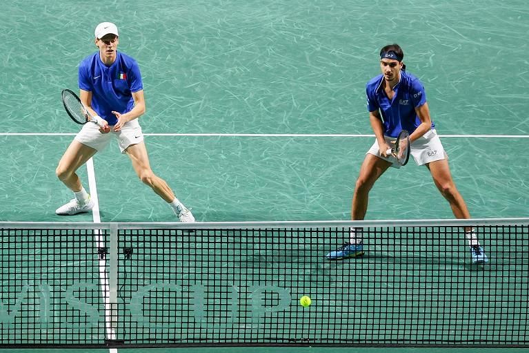 Jannik Sinner e Lorenzo Sonego in azione in doppio in Coppa Davis (Foto Sposito/FITP)