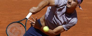 Sonego subisce la rimonta di Shelton nella prima “notte” di Roland Garros. Grande battaglia