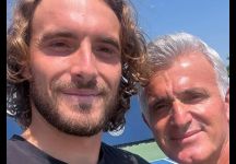 Tsitsipas felice del ritorno con papà: “A volte tornare a casa è il passo in avanti più audace”