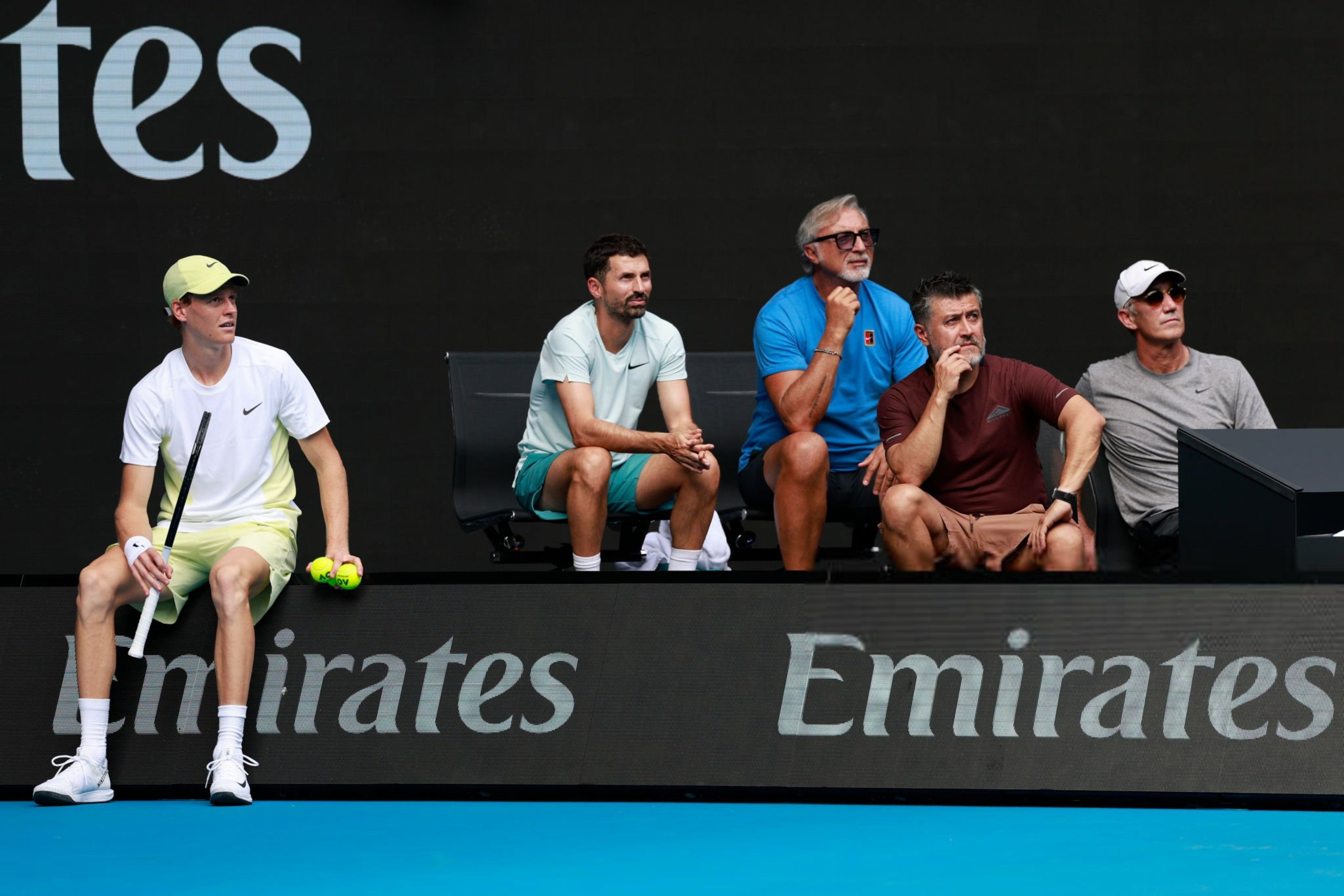 Simone Vagnozzi e il team Sinner a Melbourne (foto Getty Images)