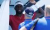 Tiafoe sopravvive a una battaglia epica a Melbourne. L’americano vomita in campo. Djokovic eguaglia Federer (Video)