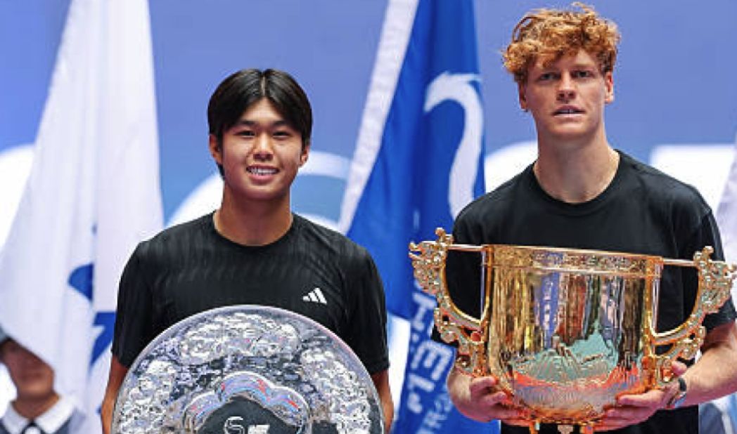 Learner Tien con Jannik Sinner Foto: gettyimages