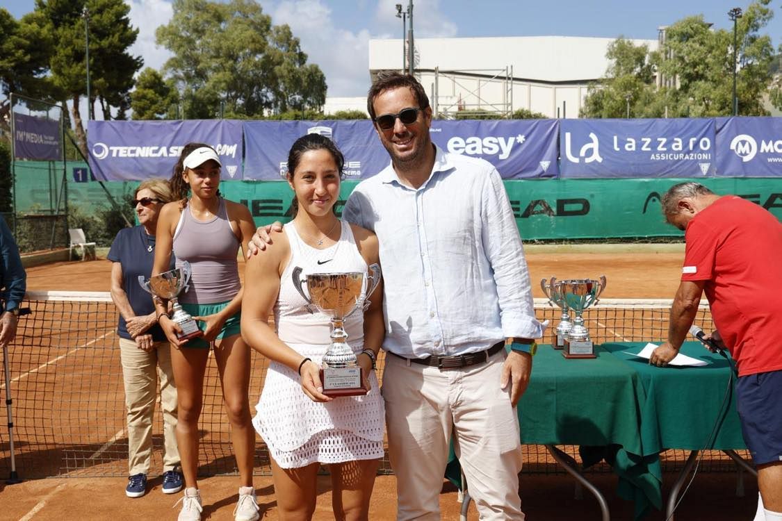 Il presidente Giorgio Lo Cascio con la vincitrice Emma Tomova