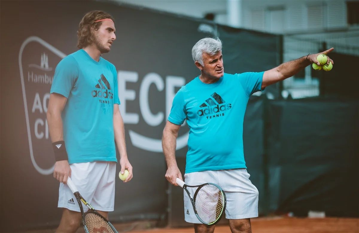 Stefanos Tsitsipas con papà Apostolos (foto Getty Images)