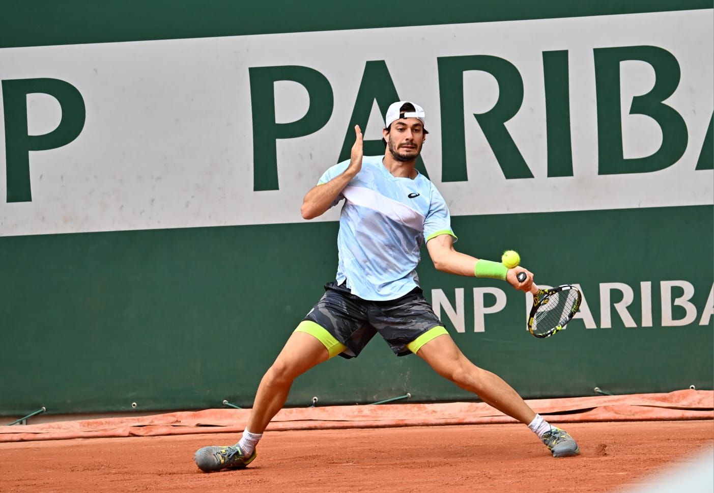 Giulio Zeppieri in azione oggi al Roland Garros - Foto del nostro inviato Antonio Fraioli