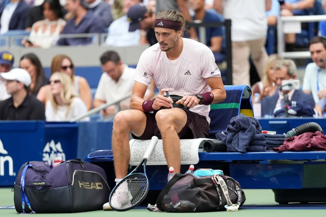 Zverev alle prese con una iniezione di insulina a US Open (foto Getty Images)
