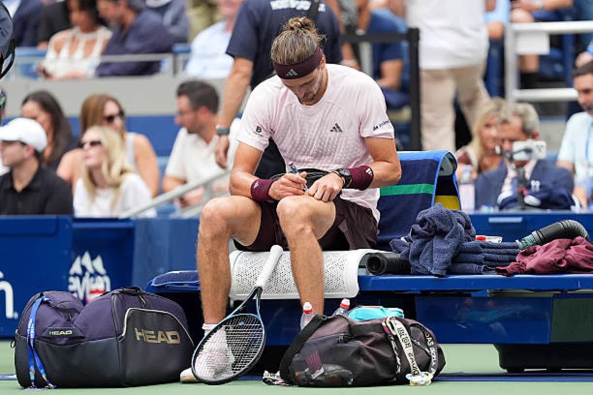 Zverev alle prese con una iniezione di insulina a US Open (foto Getty Images)